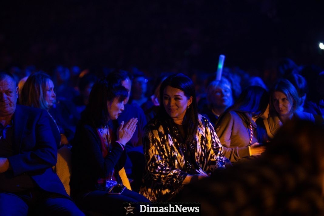 Димаш тронул сердца фанатов, спев на украинском языке в Киеве