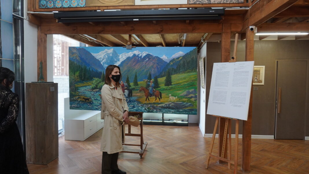 «Линии процветания»: казахский минимализм и академизм в новой экспозиции