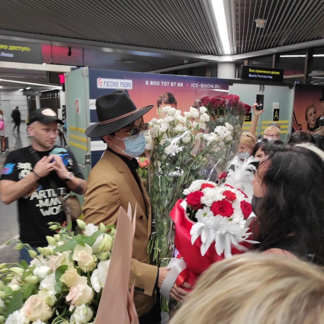 "To the cosmic sound of instruments": how Dimash was welcomed at the Sochi airport