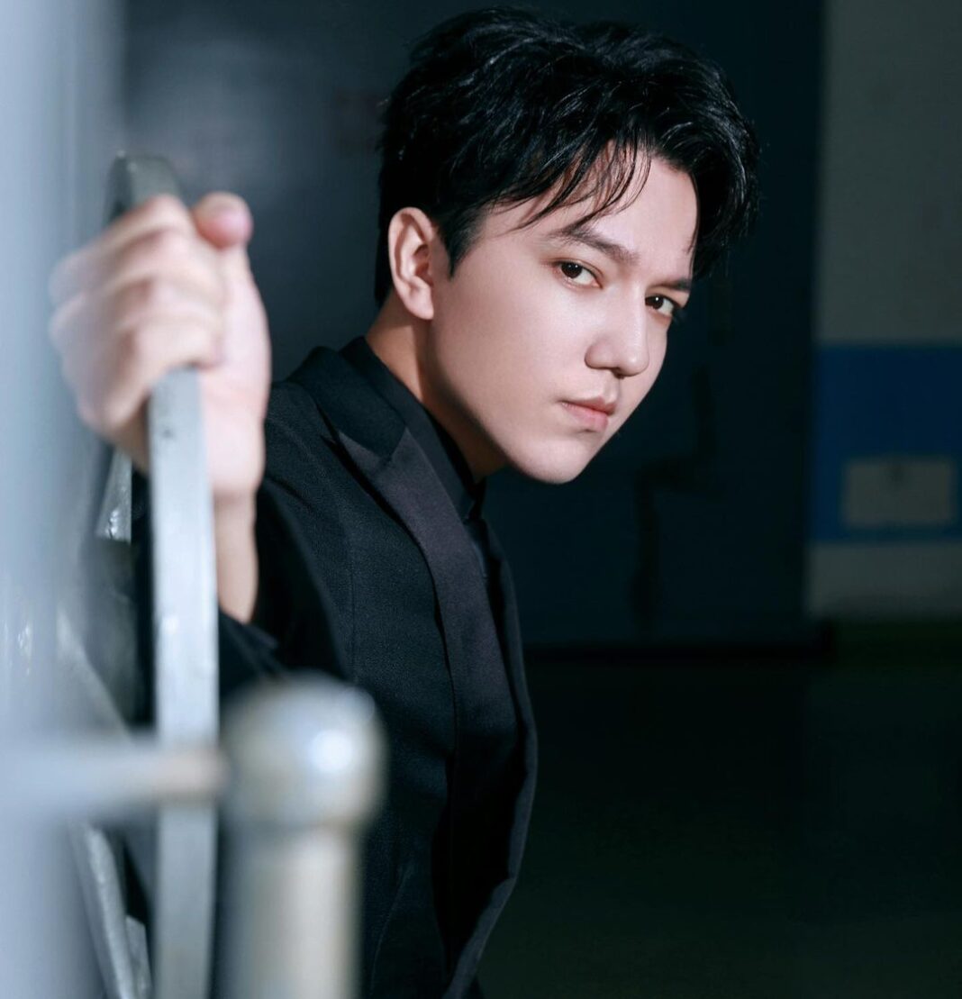 Dimash performed at the Beijing College Student Film Festival
