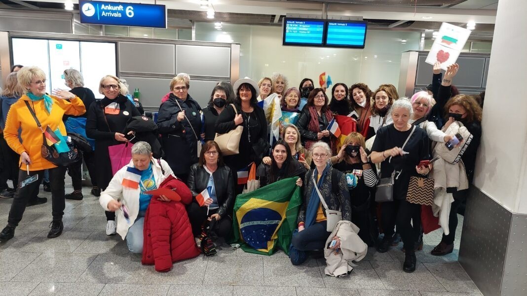 "We crossed the world to see you": Dears met Dimash at Düsseldorf airport