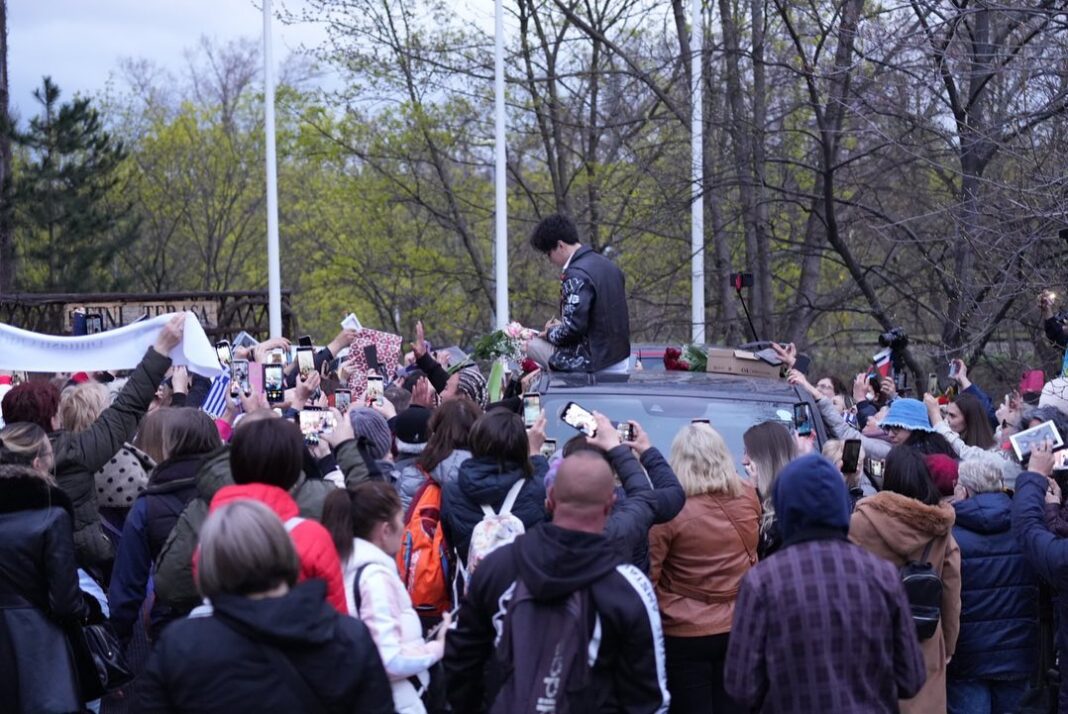 Warm meeting of Dimash and Dears in the heart of the Czech Republic