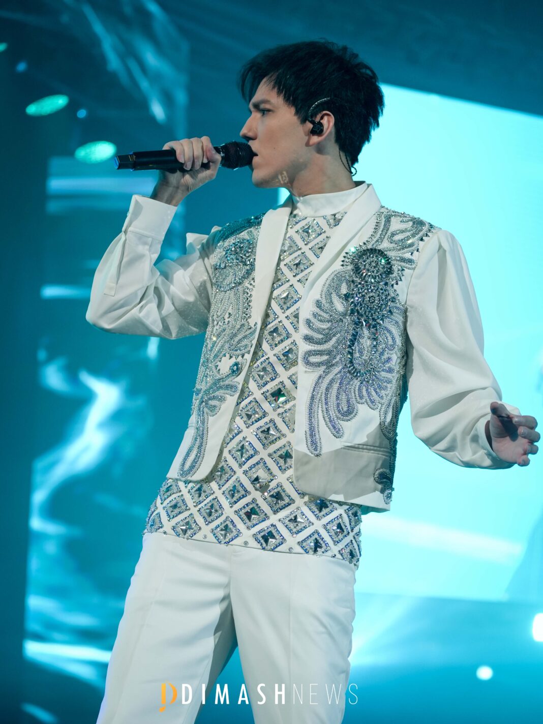 Dimash performed at the BIZ BIRGEMIZ charity festival