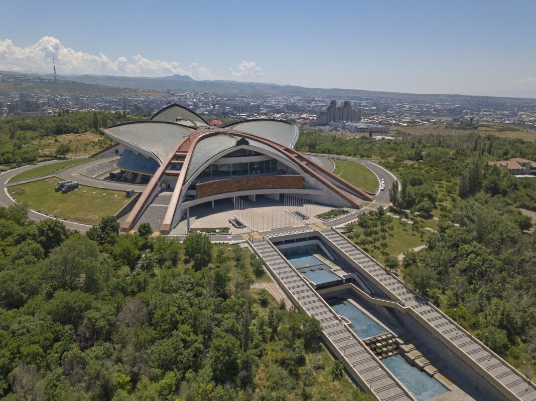 Шоу Димаша «Stranger» пройдет в одном из крупнейших концертных комплексов Армении