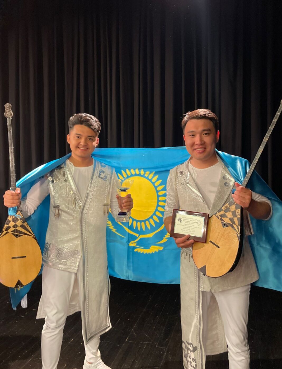 Инструментальный дуэт Темирлана и Ерната выиграл гран-при музыкального конкурса Open Italy 2023