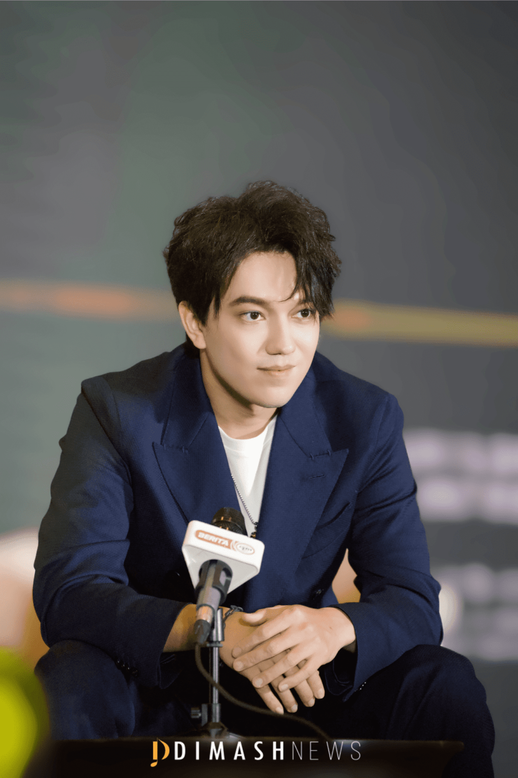 Dimash was awarded a medal for performing arts in Malaysia