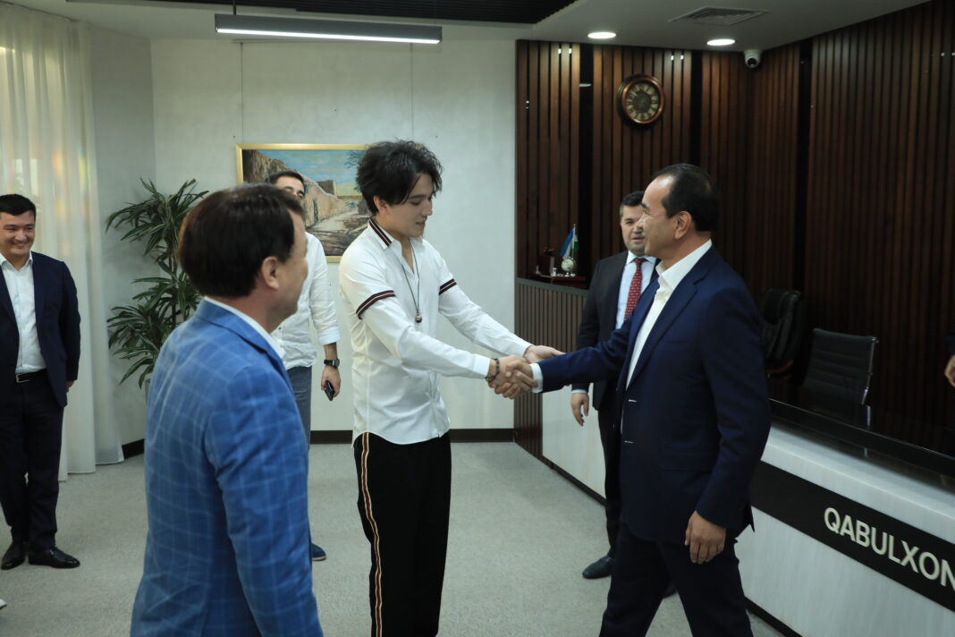 Димаш встретился с министром культуры и туризма Узбекистана