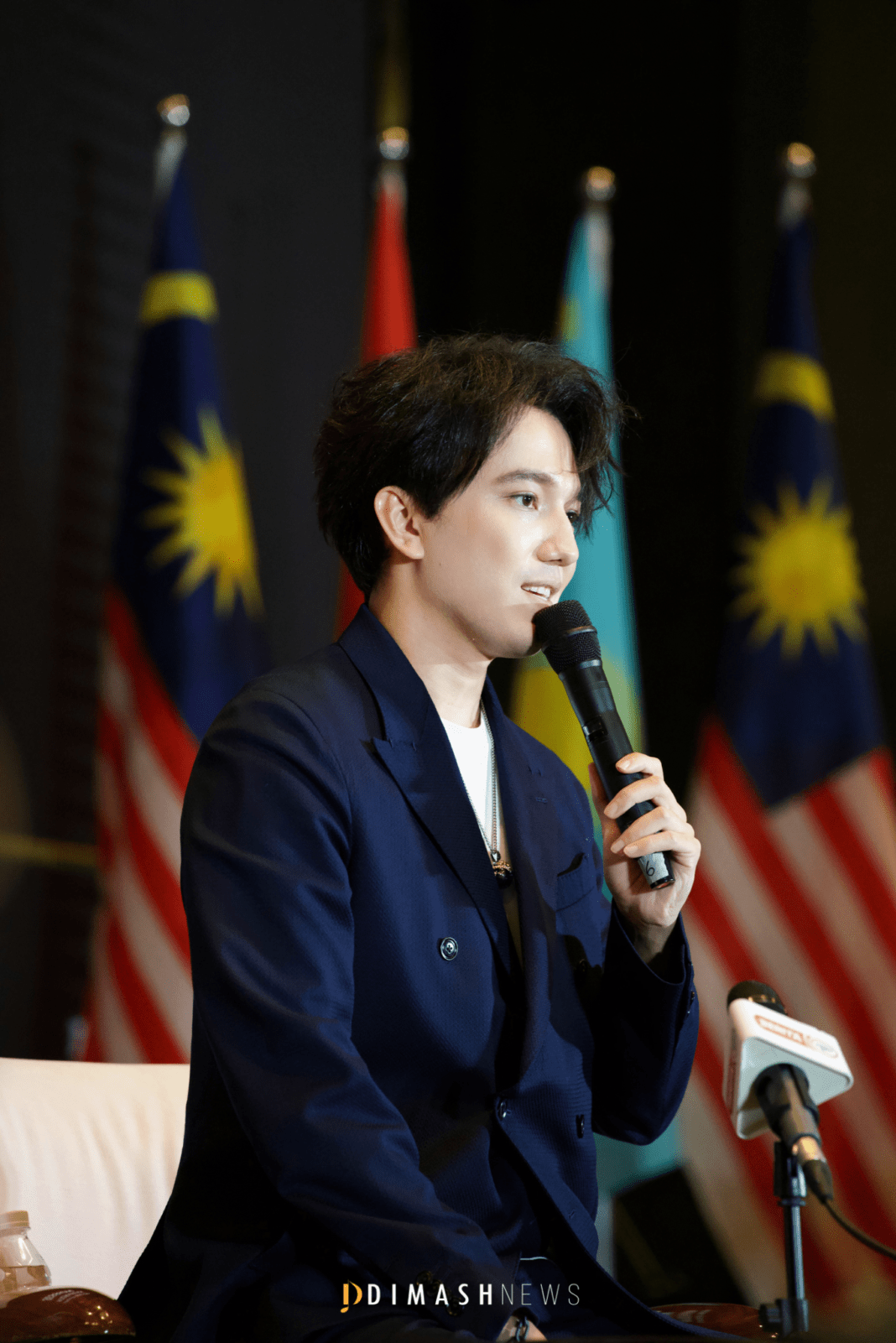 Dimash was awarded a medal for performing arts in Malaysia