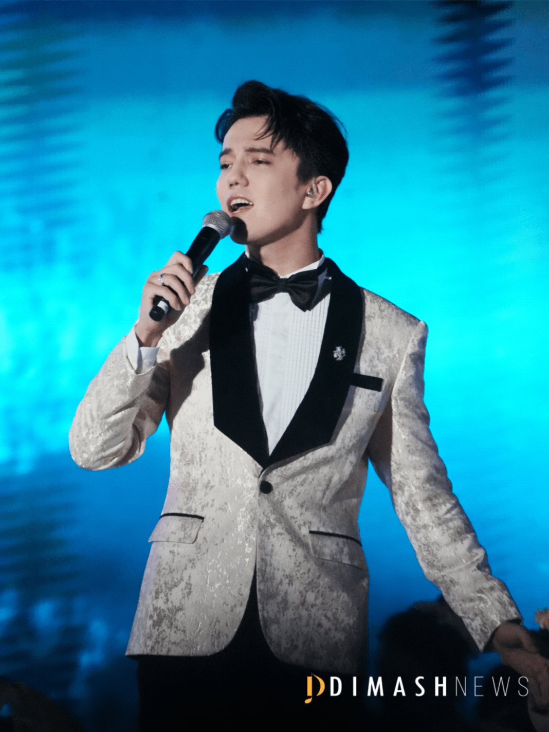 Dimash performed at the closing of the 10th Silk Road International Film Festival