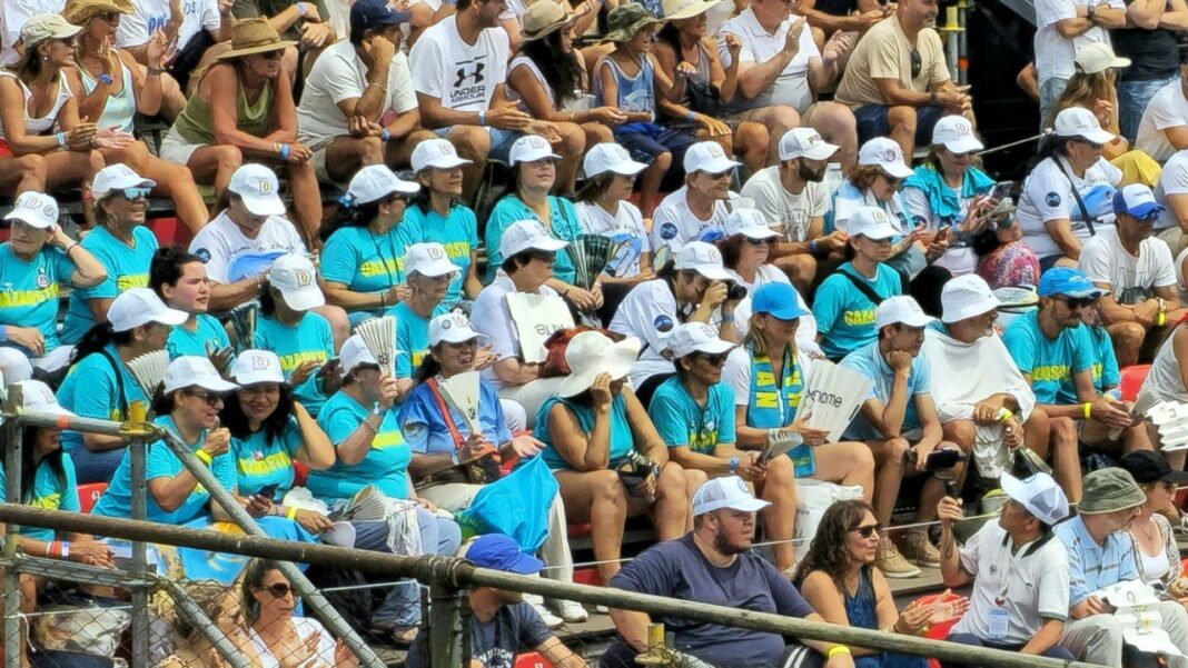 Поклонники Димаша из Латинской Америки приехали поддержать казахстанских спортсменов на Кубке Дэвиса 