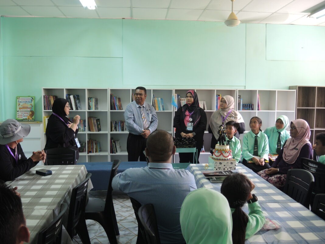Oasis of Knowledge: Dimash fans opened a library at a rural school in Malaysia