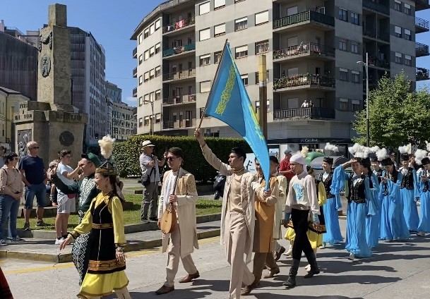 Фольклор сближает Казахстан и Испанию на международном фестивале