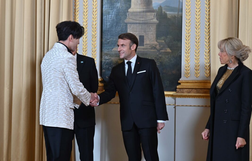 Dimash Qudaibergen Performs at the Élysée Palace