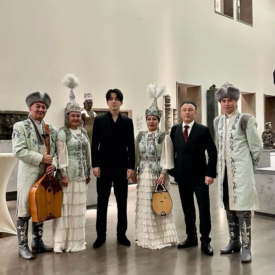 Dimash Qudaibergen Performs at the Élysée Palace