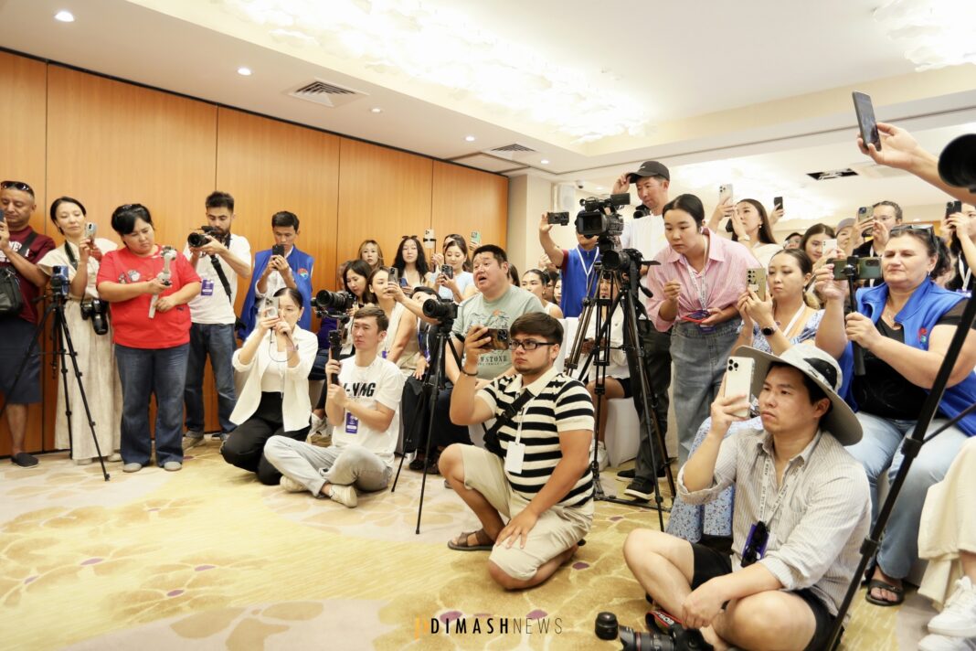 Dimash Qudaibergen Held a Press Conference in Kyrgyzstan