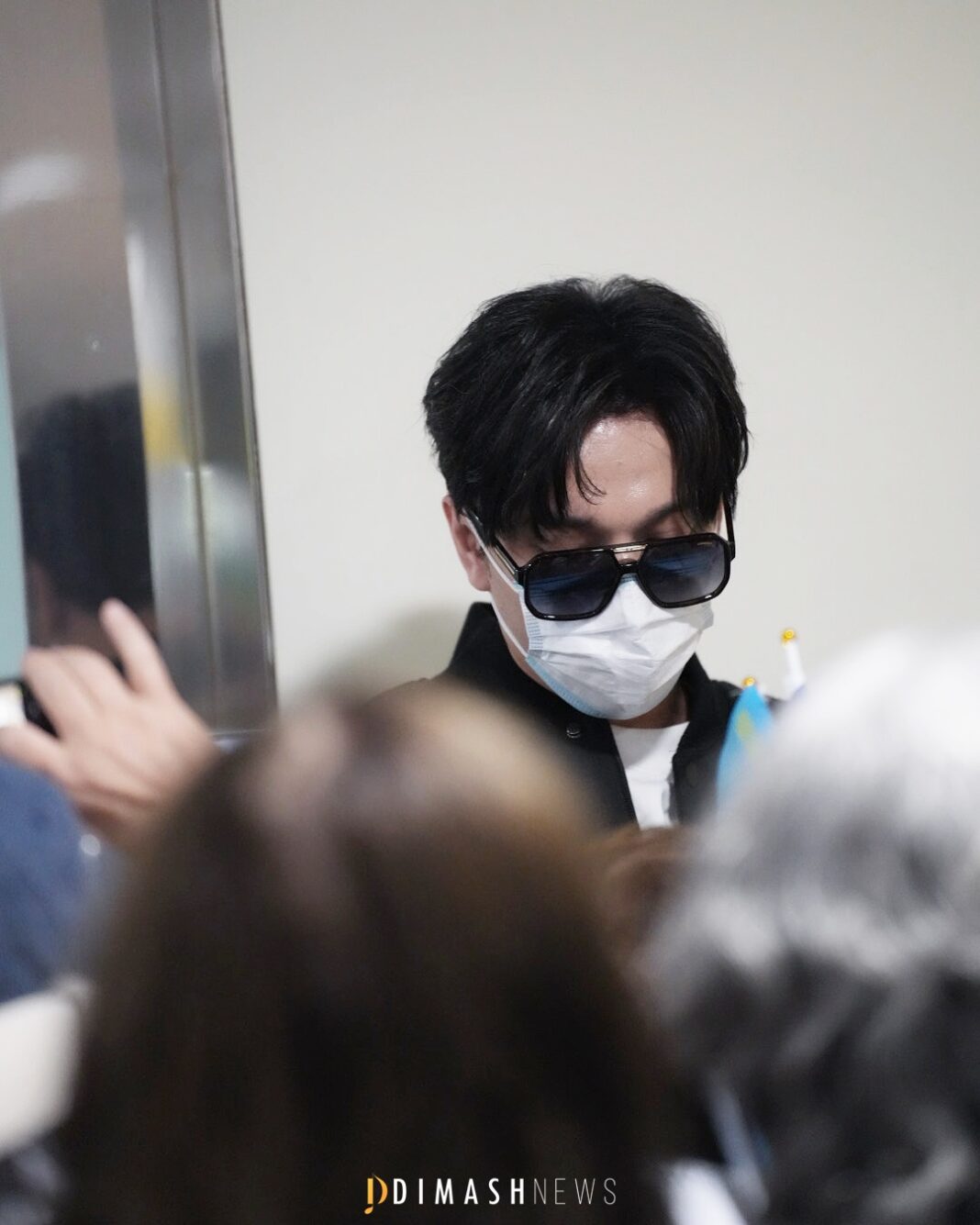 «Оле, оле-оле-оле, Димаш» - Dears встретили казахстанского артиста в аэропорту Барселоны «Оле, оле-оле-оле, Димаш» - Dears встретили казахстанского артиста в аэропорту Барселоны