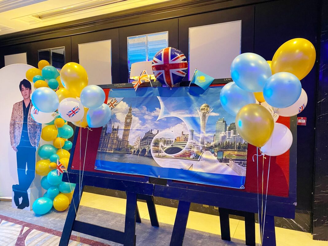 Dears Димаша Кудайбергена собрались в Лондоне: поклонники казахстанского артиста провели мероприятие перед концертом