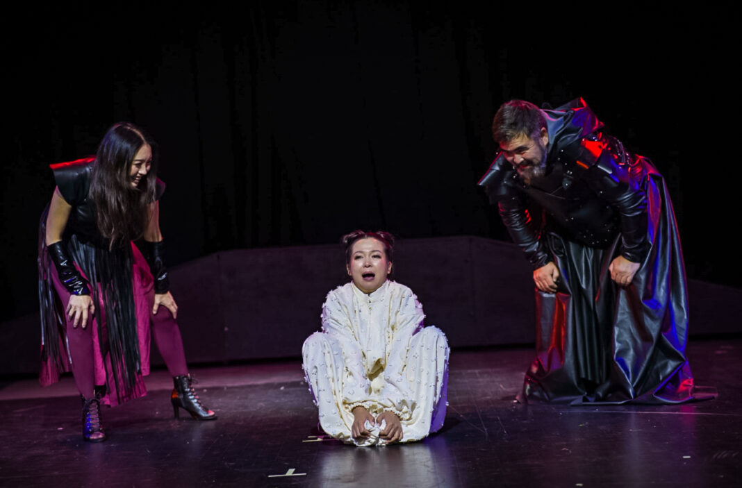 Голос степи на сцене Лондона: казахский театр «The Arts Stage» представит спектакль «Черная бурка» по притче Г.Хугаева Голос степи на сцене Лондона: казахский театр «The Arts Stage» представит спектакль «Черная бурка» по притче Г.Хугаева