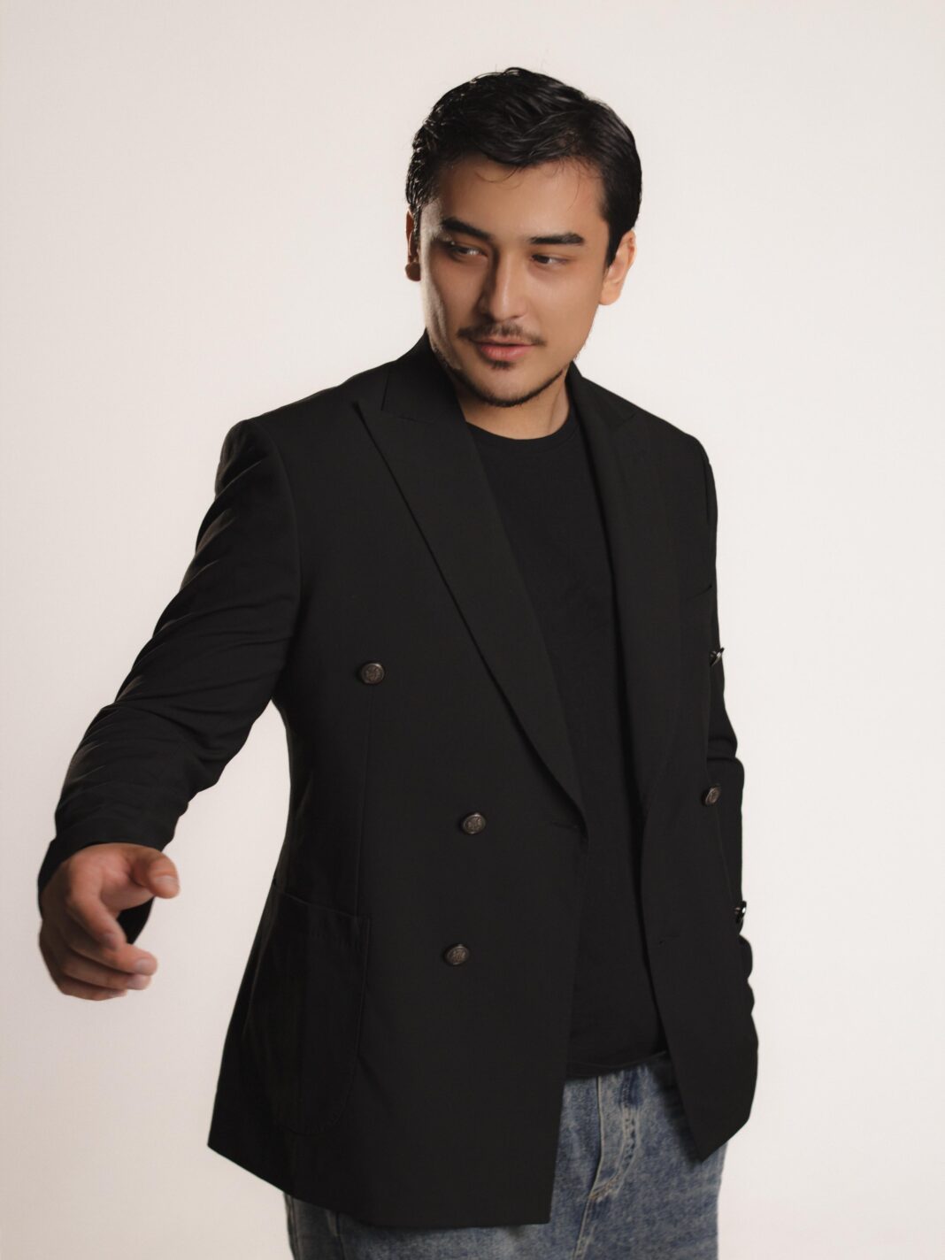 Участником нового проекта Димаша Кудайбергена «Voice Beyond Horizon» от Казахстана стал артист Нуржас Садырбай