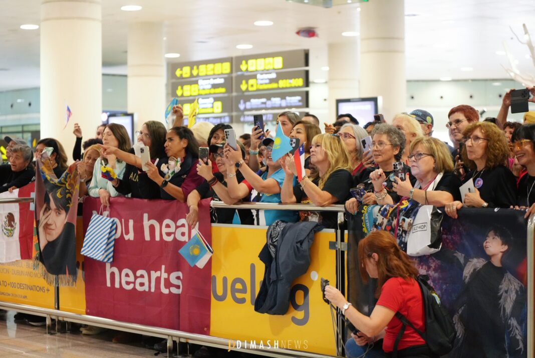 «Оле, оле-оле-оле, Димаш» - Dears встретили казахстанского артиста в аэропорту Барселоны «Оле, оле-оле-оле, Димаш» - Dears встретили казахстанского артиста в аэропорту Барселоны