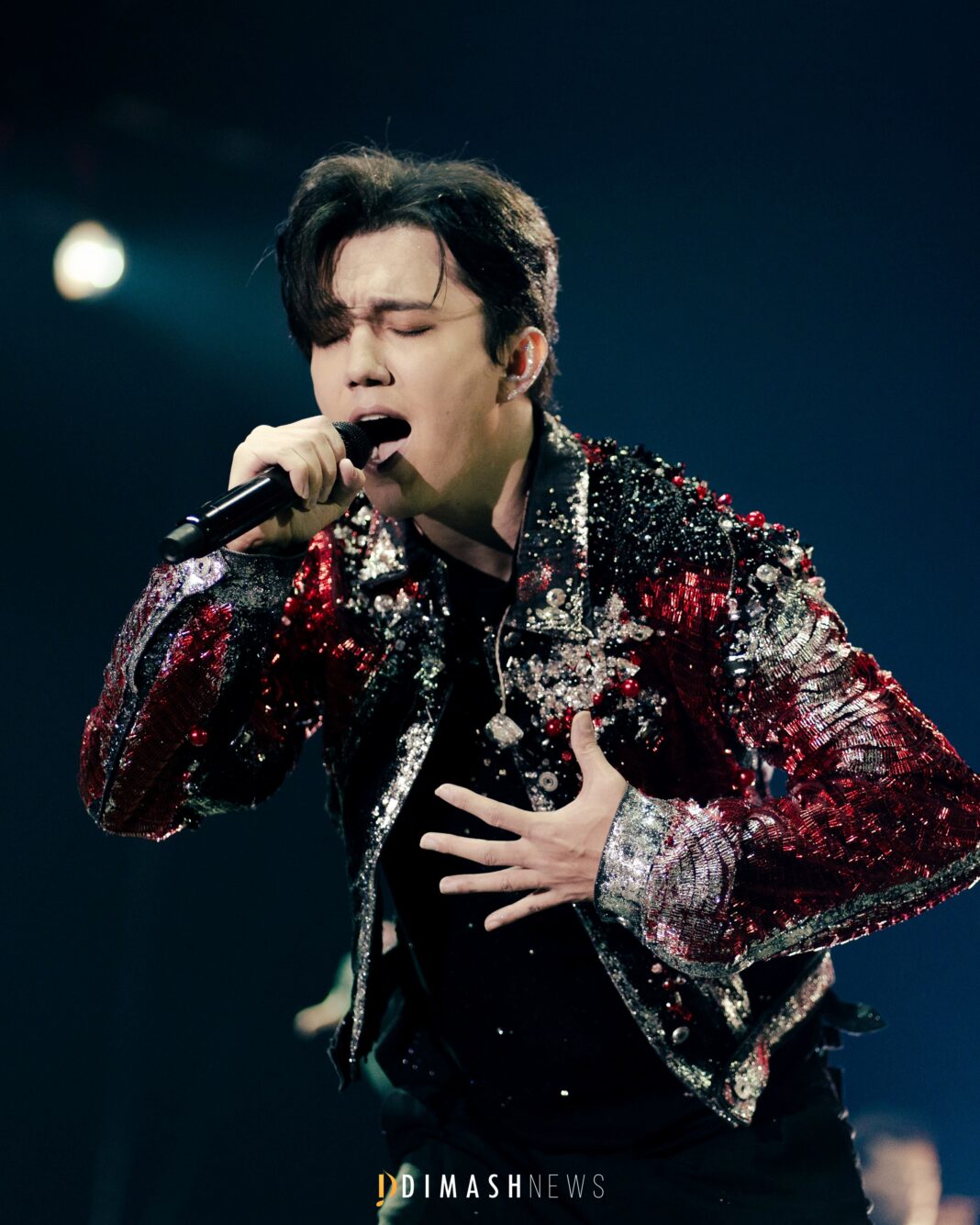 Димаш Кудайберген завершил концертный тур "Stranger" большим шоу в Латвии