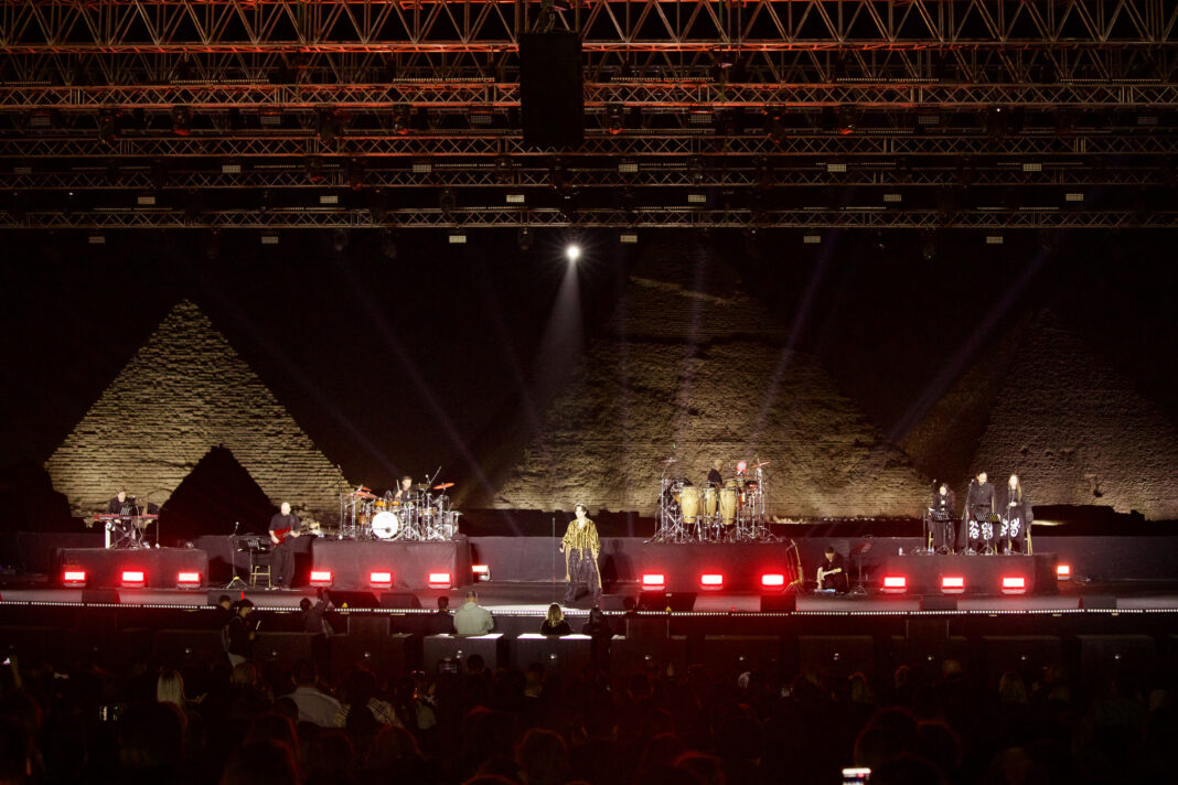 Димаш Кудайберген дал первый сольный концерт в Египте