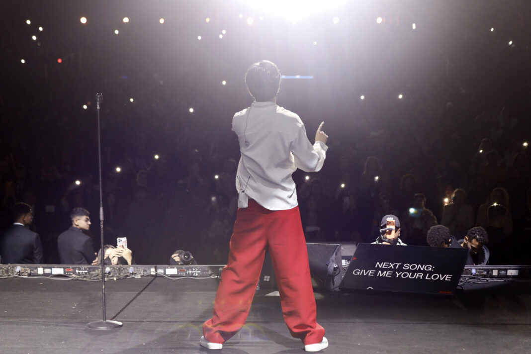 Димаш Кудайберген дал первый сольный концерт в Египте