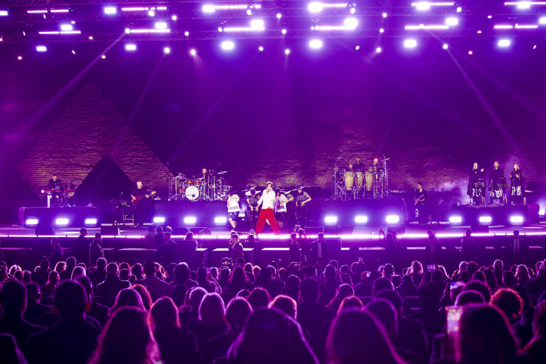 Димаш Кудайберген дал первый сольный концерт в Египте