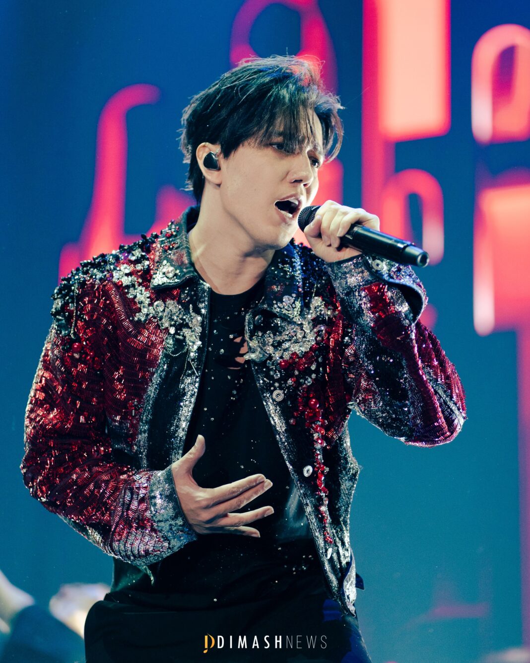 Димаш Кудайберген завершил концертный тур Димаш Кудайберген завершил концертный тур "Stranger" большим шоу в Латвии