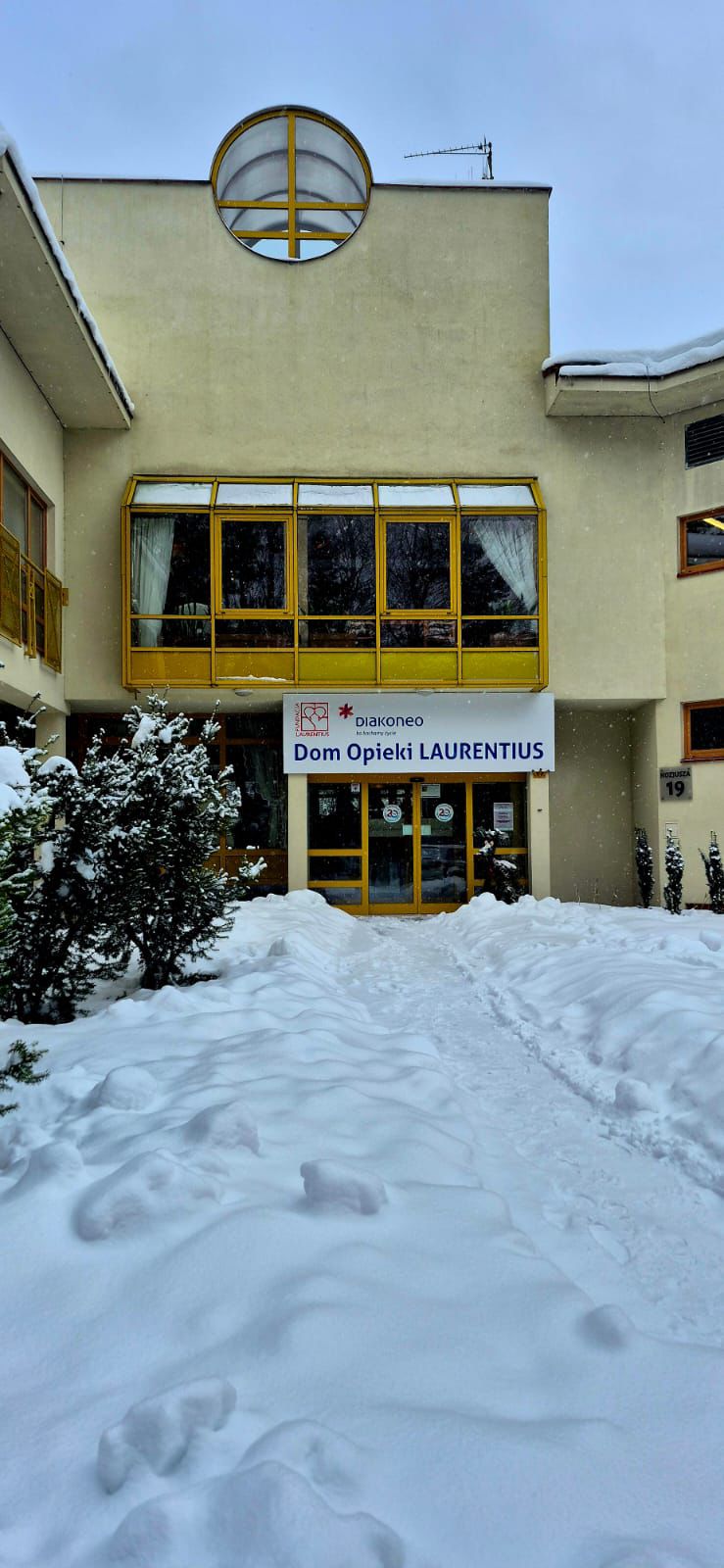 Поклонники Димаша Кудайбергена дали благотворительный концерт в Доме опеки в Польше