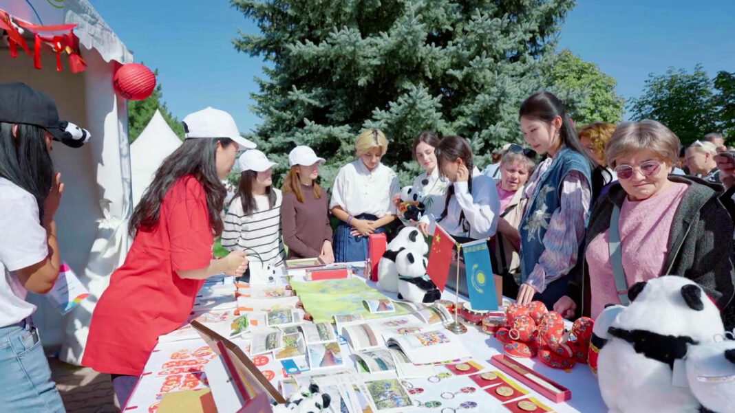 «Яблочный фестиваль», Арбат и озеро Каинды – участники шоу Димаша Кудайбергена «Voice Beyond Horizon» в новом путешествии по Казахстану «Яблочный фестиваль», Арбат и озеро Каинды – участники шоу Димаша Кудайбергена «Voice Beyond Horizon» в новом путешествии по Казахстану