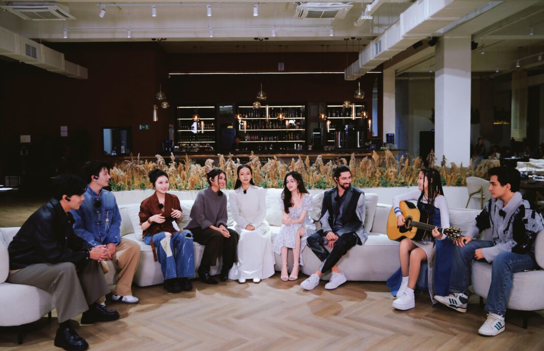 Димаш Кудайберген принял участие в творческом семинаре в Пекине и обратился к зрителям и команде проекта «Voice Beyond Horizon»